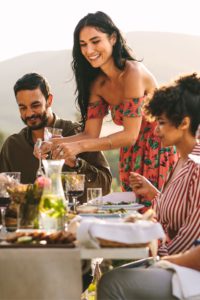 5 Qualities of an Amazing Party Host for Guests